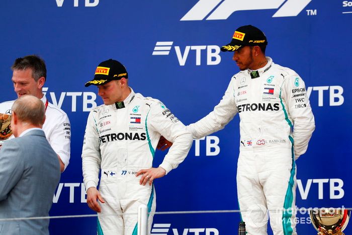 Podio: segundo lugar Valtteri Bottas, Mercedes AMG F1, ganador de la carrera Lewis Hamilton, Mercedes AMG F1