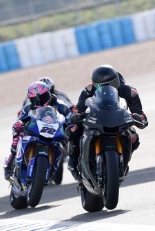 Льюіс Хемілтон випробовує Yamaha Superbike
