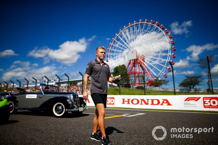 Kevin Magnussen, Haas F1 Team, en el desfile de pilotos