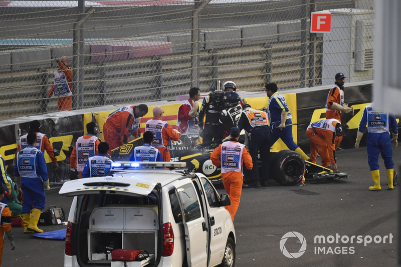 Medics and marshals assist Nico Hulkenberg, Renault Sport F1 Team R.S. 18 who crashed and rolled on lap one 