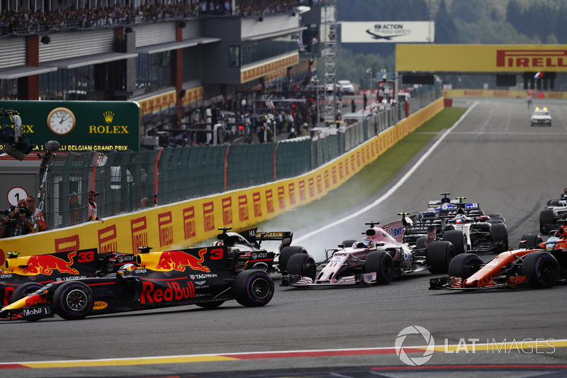 Макс Ферстаппен, Даніель РІккардо, Red Bull Racing RB13, Серхіо Перес, Sahara Force India F1 VJM10