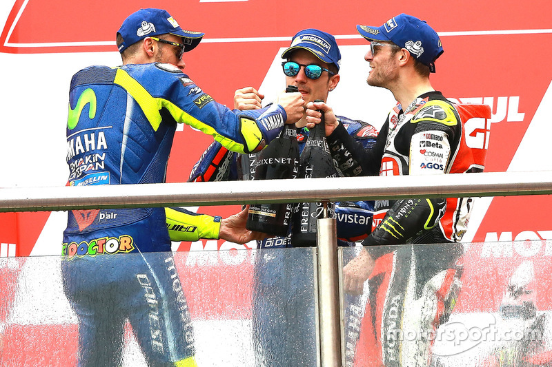 Podium: Second place Valentino Rossi, Yamaha Factory Racing, Race winner Maverick Viñales, Yamaha Factory Racing, Crutchow