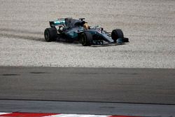 Lewis Hamilton, Mercedes-Benz F1 W08  runs wide into the gravel