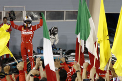 Le vainqueur Sebastian Vettel, Ferrari SF70H