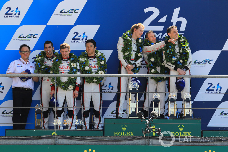 Podio LMP1: i vincitori della gara Timo Bernhard, Earl Bamber, Brendon Hartley, Porsche Team, al secondo posto Sébastien Buemi, Anthony Davidson, Kazuki Nakajima, Toyota Gazoo Racing