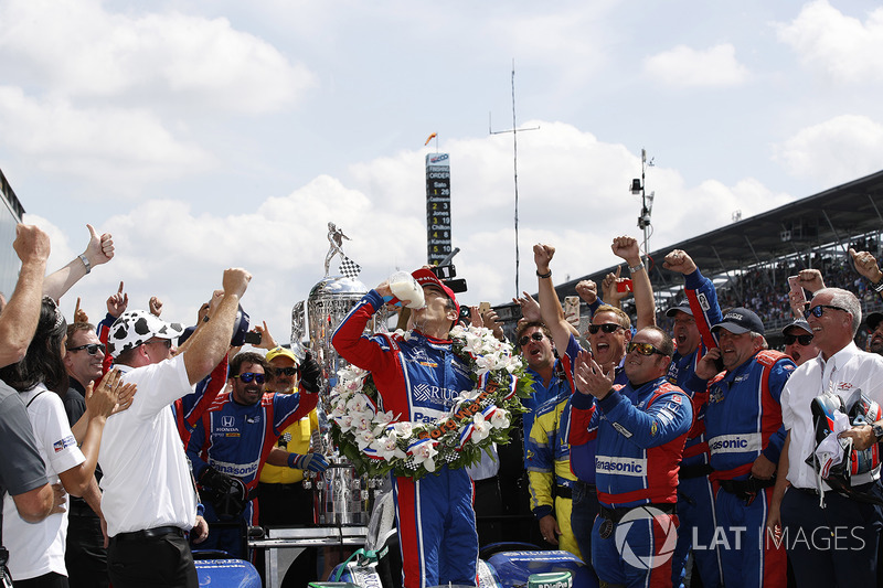 Winner Takuma Sato, Andretti Autosport Honda celebrates