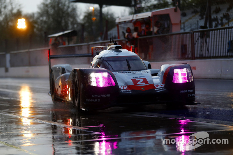 #2 Porsche Team Porsche 919 Hybrid: Timo Bernhard, Earl Bamber, Brendon Hartley