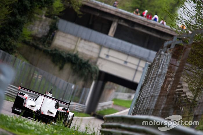 #2 Porsche Team Porsche 919 Hybrid: Timo Bernhard, Earl Bamber, Brendon Hartley
