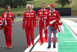 Sebastian Vettel, Ferrari ve Jock Clear, Ferrari Şef Mühendisi ve Riccardo Adami, Ferrari Yarış Mühe