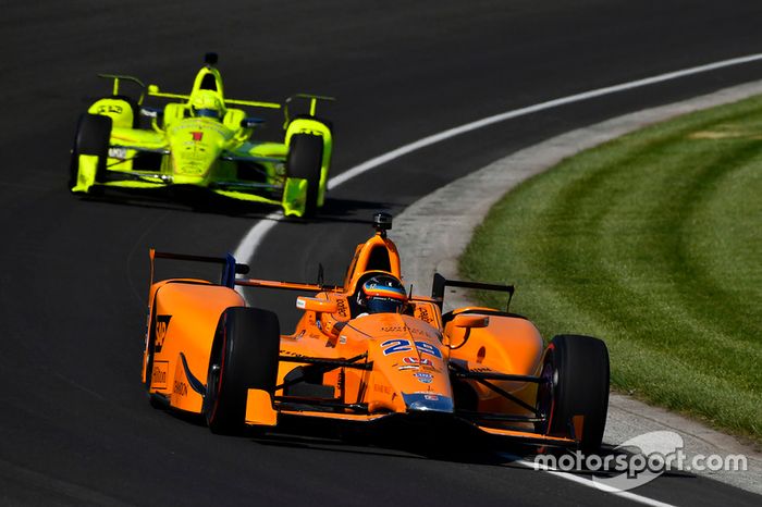 Fernando Alonso, Andretti Autosport Honda, Simon Pagenaud, Team Penske Chevrolet