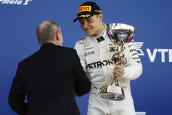 1. Valtteri Bottas, Mercedes AMG F1, mit Vladimir Putin, Staatspräsident Russland