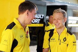 Алан Пермейн, Renault Sport F1, и Кевин Магнуссен, Renault Sport F1