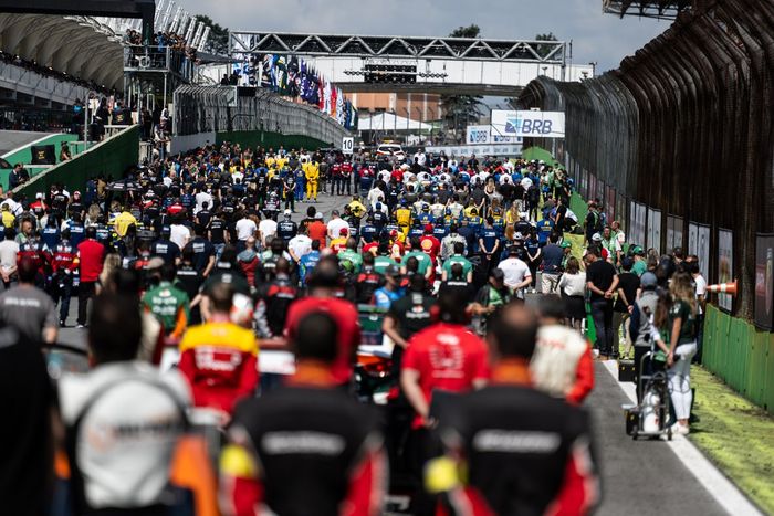 Hino nacional antes da largada em Interlagos
