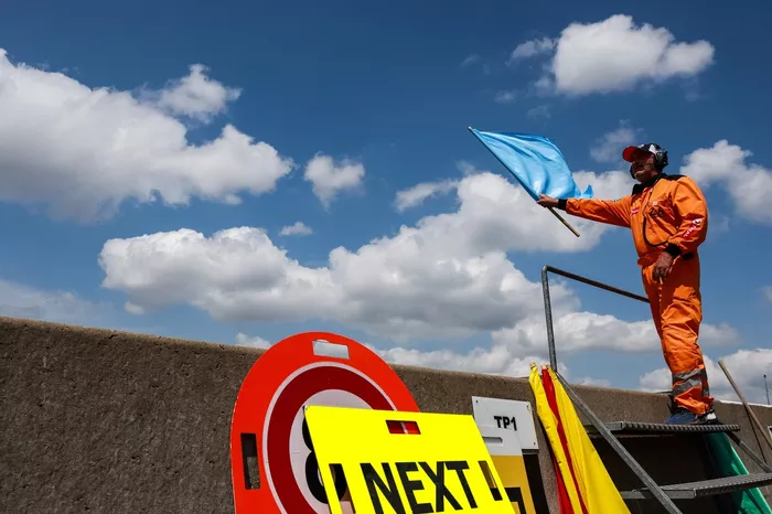 Track marshal