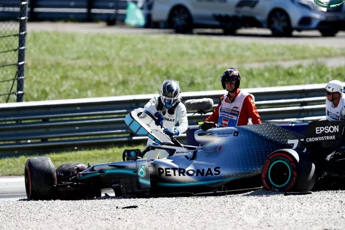 Valtteri Bottas, Mercedes AMG W10 getting out of his car after his crash