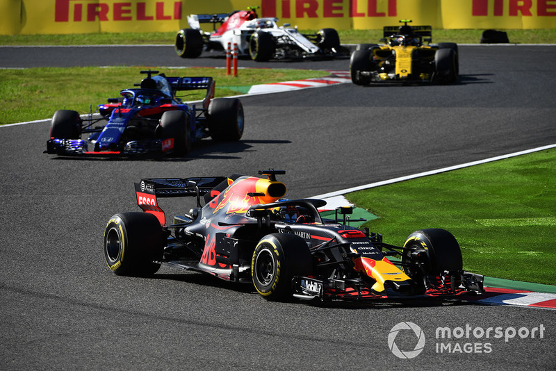 Daniel Ricciardo, Red Bull Racing RB14, Brendon Hartley, Scuderia Toro Rosso STR13, Carlos Sainz Jr., Renault Sport F1 Team R.S. 18