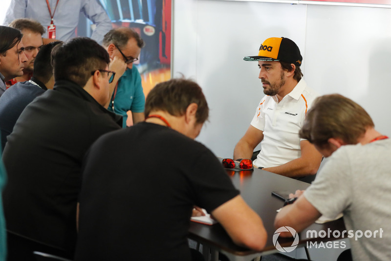 Fernando Alonso, McLaren con los medios