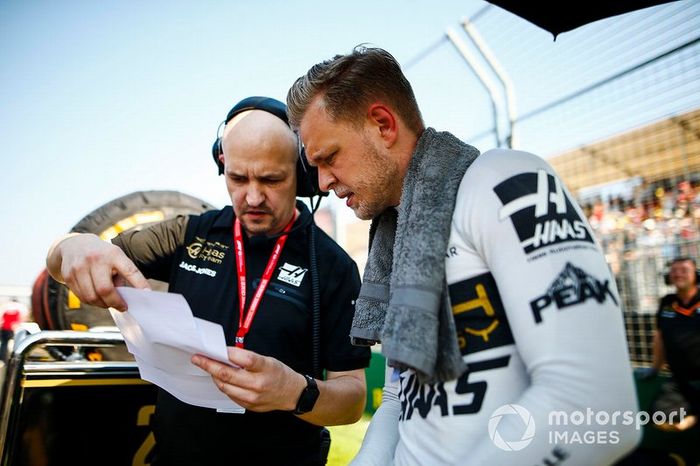 Kevin Magnussen, Haas F1, on the grid