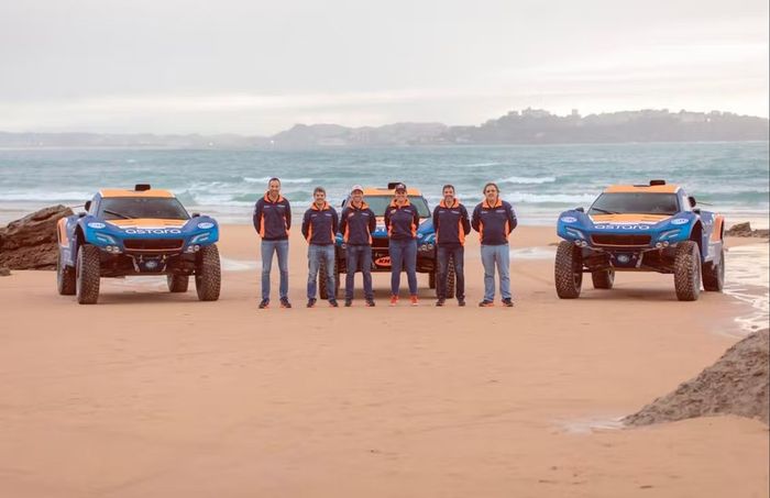 Astara Team, Carlos Checa, Laia Sanz, Oscar Fuertes