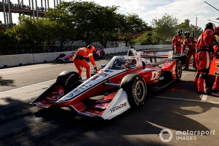 Scott McLaughlin, Team Penske Chevrolet, hace un pit stop