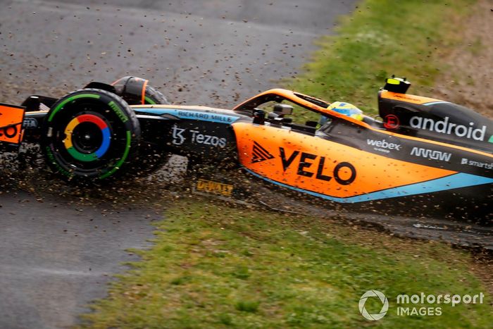 Lando Norris, McLaren MCL36, se cae al final de la clasificación