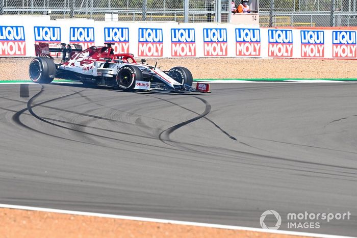 Kimi Raikkonen, Alfa Romeo Racing C39 tras trompear