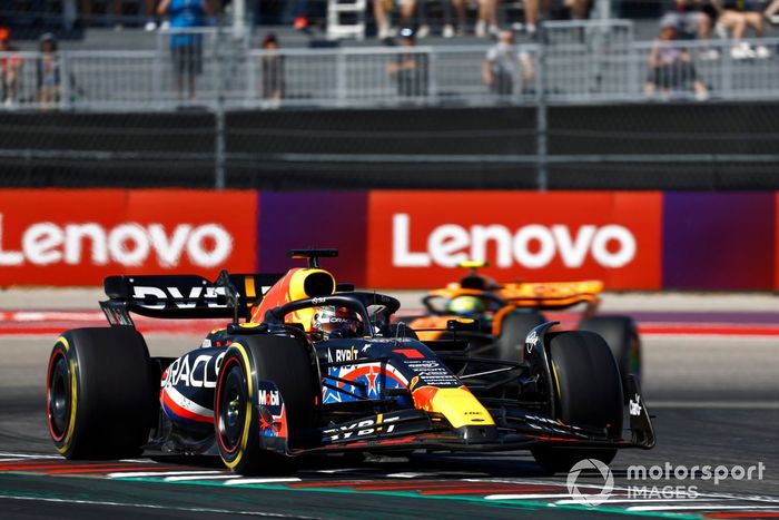Max Verstappen, Red Bull Racing RB19, Lando Norris, McLaren MCL60