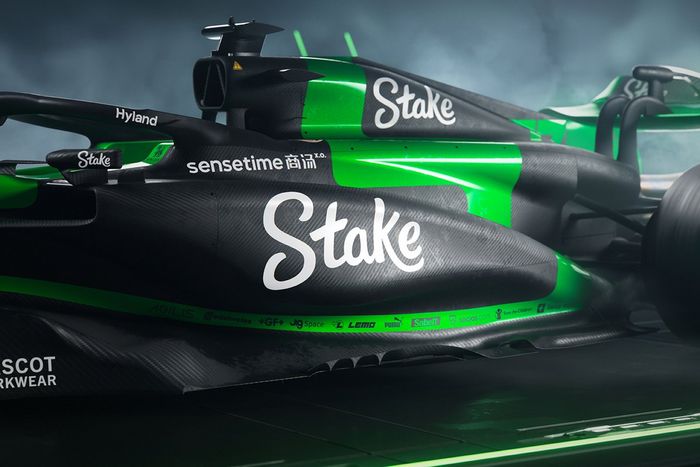 Sauber C44 pontones y borde del suelo