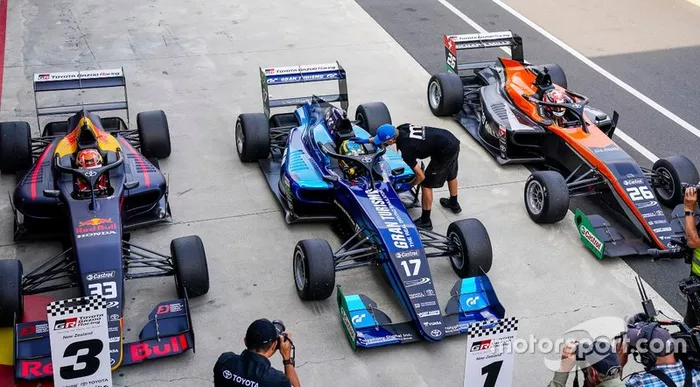 Igor Fraga comemora vitória na corrida 3 da etapa de Hampton Downs da TRS