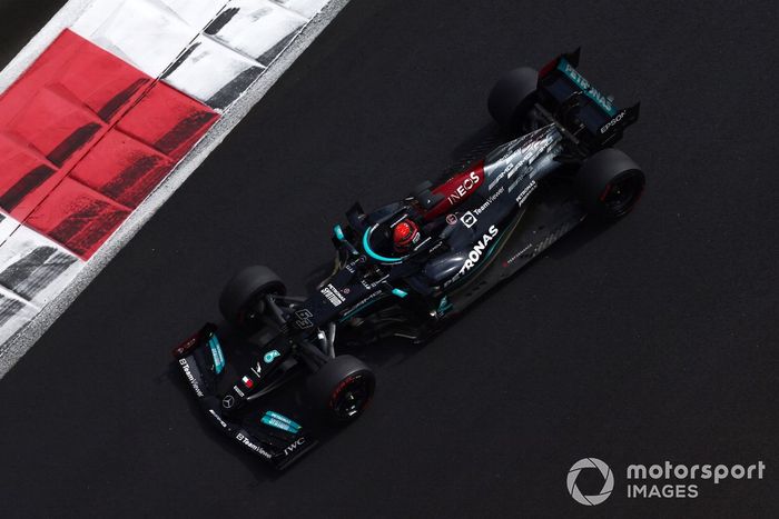 George Russell, Mercedes W10 adaptado (muleto) con los Pirelli de 18 pulgadas 