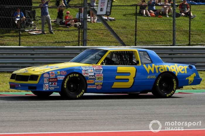 Daniel Ricciardo, McLaren, en el coche de Dale Earnhardt Wrangler Chevrolet Monte Carlo NASCAR de 1984