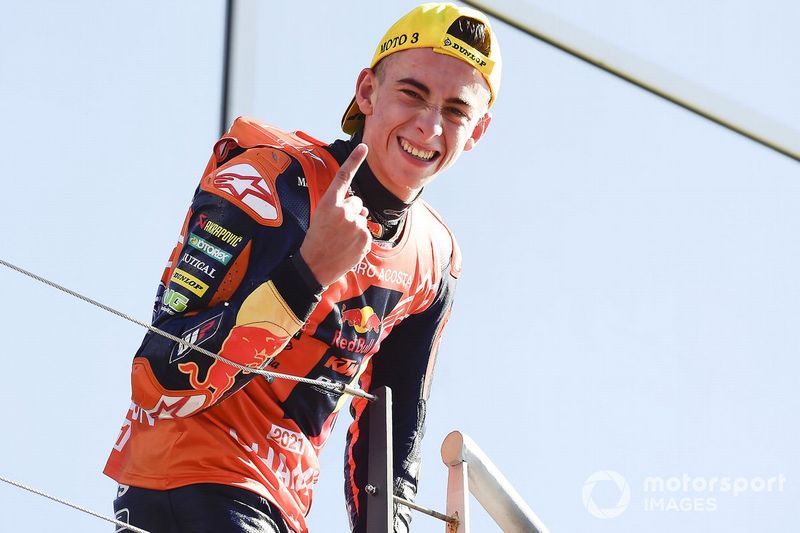 El ganador de la carrera y campeón del mundo Pedro Acosta, Red Bull KTM Ajo