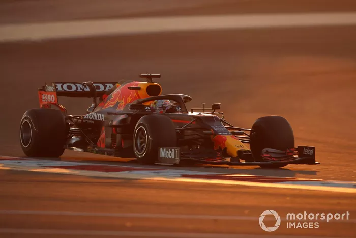 Max Verstappen, Red Bull Racing RB16B 