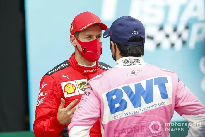 El tercer lugar Sebastian Vettel, Ferrari, y el segundo lugar Sergio Pérez, Racing Point, en Parc Ferme