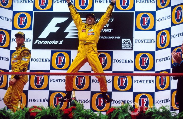 Winner Damon Hill, Jordan 198 on the podium with team-mate Ralf Schumacher, Jordan 198