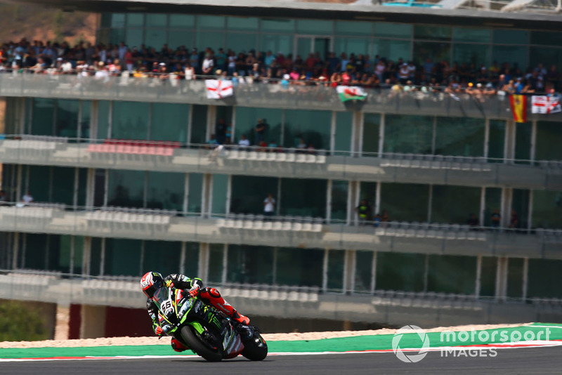 Le cinquième, Tom Sykes