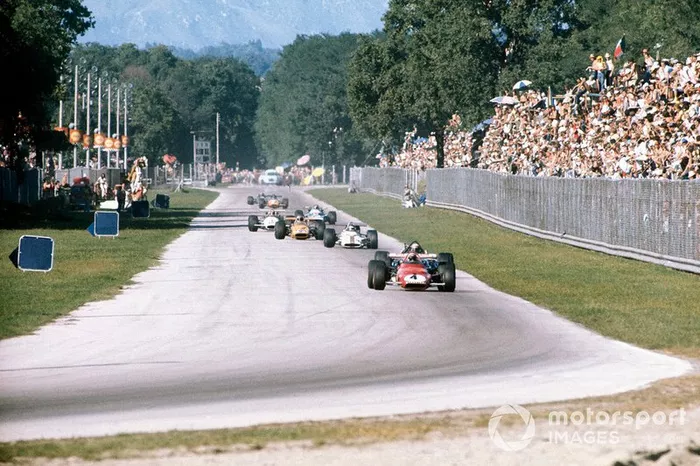 1970: Padronização nas distâncias das cercas e adoção de muros nos boxes