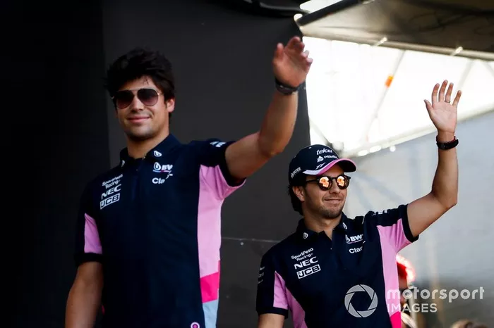 Lance Stroll, Racing Point y Sergio Pérez, Racing Point en el escenario en la zona de aficionados