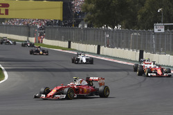 Kimi Räikkönen, Ferrari SF16-H; Sebastian Vettel, Ferrari SF16-H