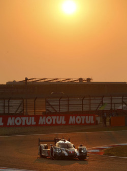 #1 Porsche Team Porsche 919 Hybrid: Timo Bernhard, Mark Webber, Brendon Hartley