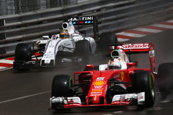 Феліпе Масса, Williams Martini Racing FW38 та Себастьян Феттель, Scuderia Ferrari SF16-H