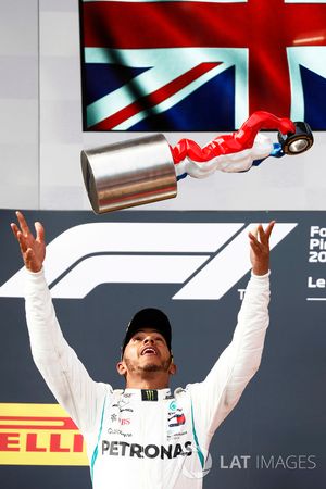 Podio: ganador de la carrera Lewis Hamilton, Mercedes AMG F1, celebra