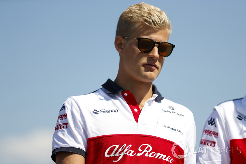 Marcus Ericsson, Sauber, cammina lungo il circuito