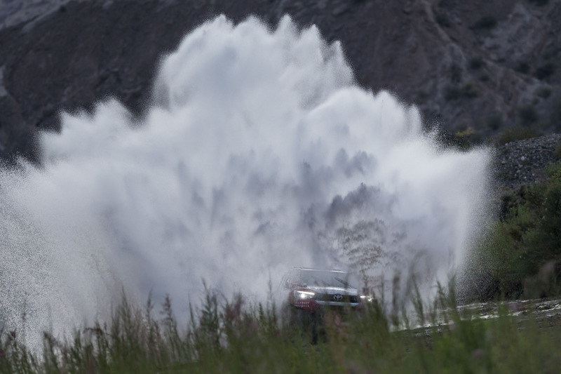 #304 Toyota Gazoo Racing Toyota Hilux: Giniel de Villiers, Dirk von Zitzewitz