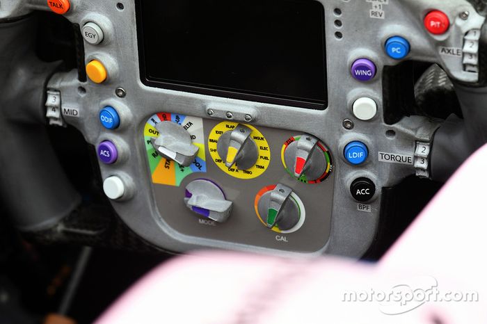 Sahara Force India VJM10 detalle del volante
