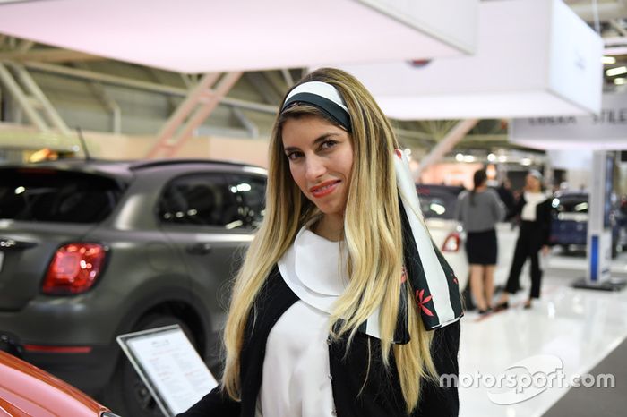 Las chicas en el Salón del Automóvil de Bolonia 2017