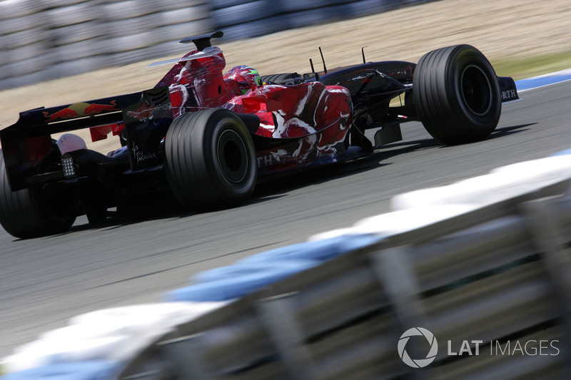 11. <img src="https://cdn-8.motorsport.com/static/img/cfp/0/0/0/100/108/s3/italy-2.jpg" alt="" width="20" height="12" /> Vitantonio Liuzzi, 80 Grandes Premios (2005-2007, 2009-2011). Su mejor resultado es el 6° puesto (en Corea 2010).