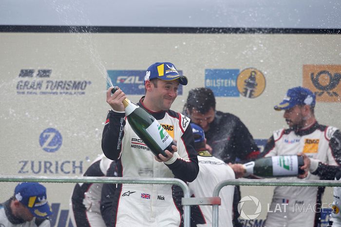 Podio: #912 Manthey Racing Porsche 911 GT3 R: RNick Tandy