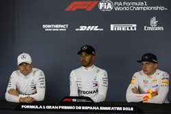 Valtteri Bottas, Mercedes-AMG F1, Lewis Hamilton, Mercedes-AMG F1 and Max Verstappen, Red Bull Racing basın toplantısındalar