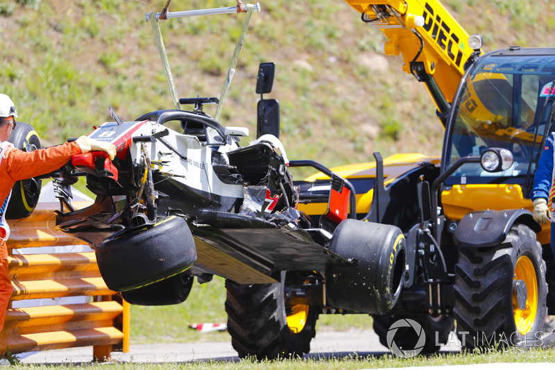 Mobil Romain Grosjean, Haas F1 Team VF-18 setelah kecelakaan
